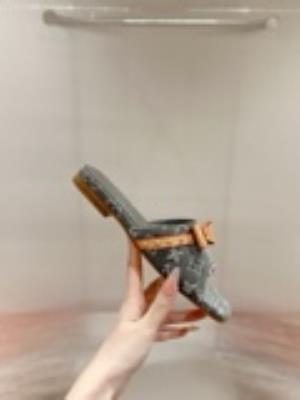 wholesale quality women louis vuitton shoes model no. 527